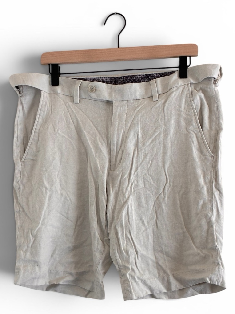 Enro | Like new cream linen blend flat front shorts size 34